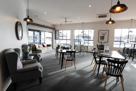 Coffee House Apartment Motel