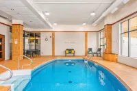 Quality Inn & Suites Hotels in Levis