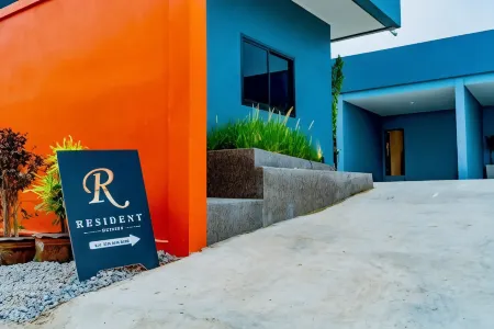 R Resident Resort