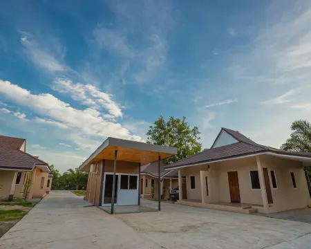 88 Fine Hotel โรงแรม แปดสิบแปดไฟน์ โรงแรมในอำเภอ พุนพิน