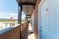 Hinton Highway Inn