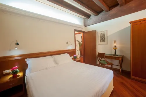 Hotel Flora
