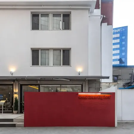 Small House Big Door Myeongdong Отели рядом с достопримечательностью «Туристическое бюро HaB Korea»