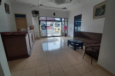 Hotel Akbar Banyumas RedPartner Отели в г. Kroya
