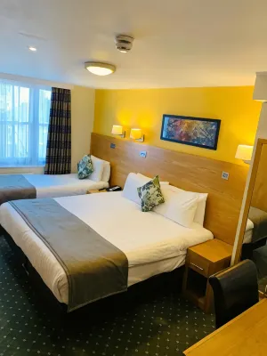 Regency Hotel Westend - Bed and Breakfasts