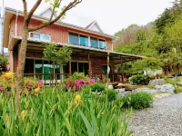 Wonju Gamaksan Hwangtobang Pension Hotels near Baeglyeonsa