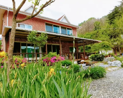 Wonju Gamaksan Hwangtobang Pension Hotels near Baeglyeonsa