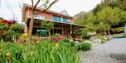 Wonju Gamaksan Hwangtobang Pension - เพนชั่น