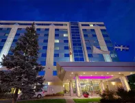 Armon Plaza Montreal Airpt, Trademark Collection by Wyndham Centre for Structural and Functional Genomics周辺のホテル