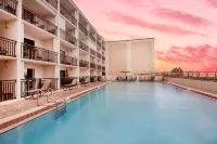 Spacious Kitchen and Leather Sofa - Charming Coastal Suite