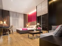 Maccani Black Luxury Suites Hotels near سبلافوفي