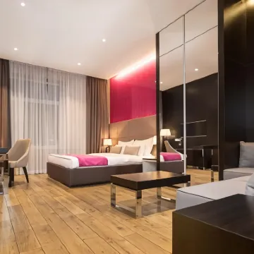 Maccani Black Luxury Suites โรงแรมใกล้โบสถ์เซนต์มาร์กออร์โธดอกซ์