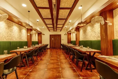 New Akshay Grand Отели рядом с достопримечательностью «Shirdi Saibaba Temple»