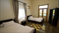 Colonial House Hotels in Talun