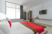 RedDoorz Plus @ Vantas Hotel Parbaba Hotels in Situngkir