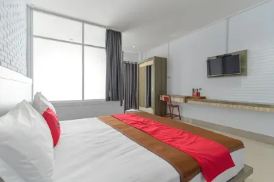 RedDoorz Plus @ Vantas Hotel Parbaba Hotels near Ujung Pulau Tao