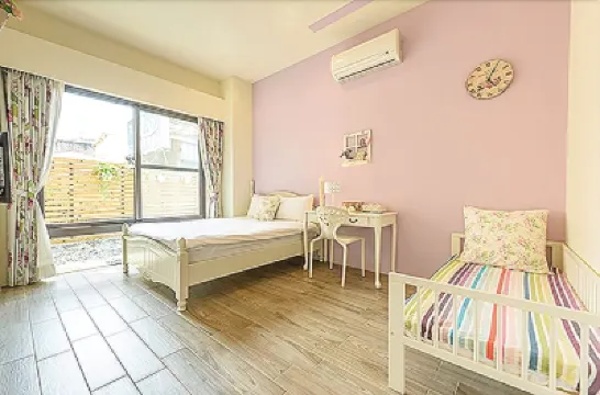 Rainbow Field House Hotels near Jiji Station