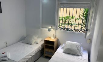 Ground Floor Facing the Sea, in Complex with Pool and Common Areas.