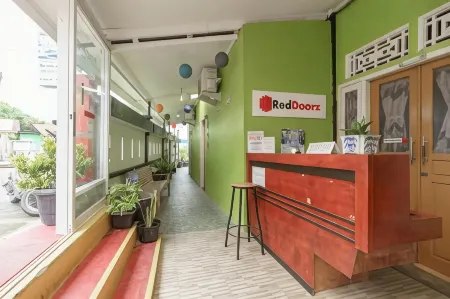 RedDoorz Syariah Near Paradiso Beach Sabang Отели в г. Krueng Raya