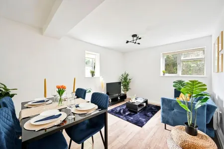 20% Off the Blue Suite - Family & Business Stays