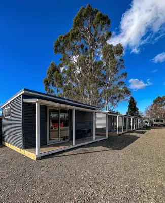 Parklands Motorlodge & Holiday Park