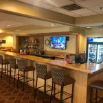 Days Inn & Suites by Wyndham Sutton Flatwoods - bar