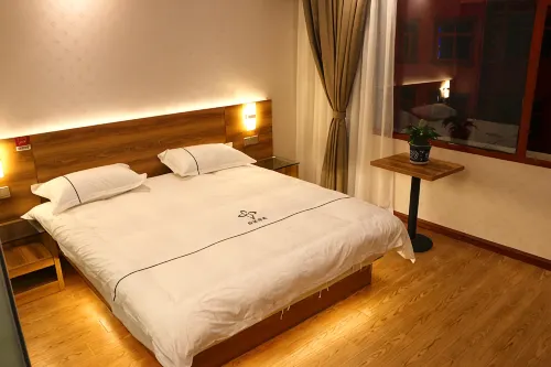 Chengjiang Ruiqi Inn - غرفة مطلة على الجبل