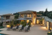 Christie's Luxury Suites by Dandy Hospitality - Ocean View