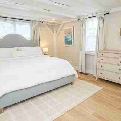 All-New Coastal Luxury Near CBI & Beaches, Dog-Friendly Rooms