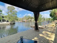 Charming home right off the main river. short paddle to hospital hole.