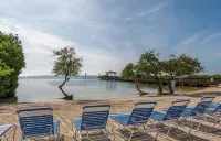 Ocean Oasis at Ocean Pointe Key Largo Pool Jacuzzi Beach in a Safe Gated Resort - Beach