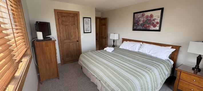 SUNRISE 3BR  - 2 Story Remodeled Condo -  SKI ON & OFF. Pool + Trailside Hotels in Killington