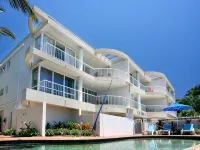 La Mer Sunshine Beachfront - Beach