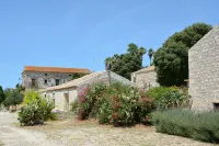 Dimora siciliana, giardino, piscina, wi-fi gratuito,orto biologico