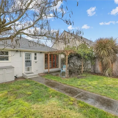 Renton Gem: 2BR Near Airport, Landing, Southcenter, Bellevue, Seattle