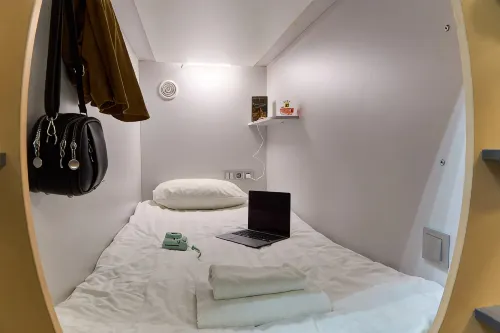 Oranzhevoe Nebo Hostel - Bãi đậu xe