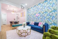 Retro Disco Cowboy Fun, Walk to Wrigley, Restaurants/Bars! 15 mins to downtown! - Bungalows