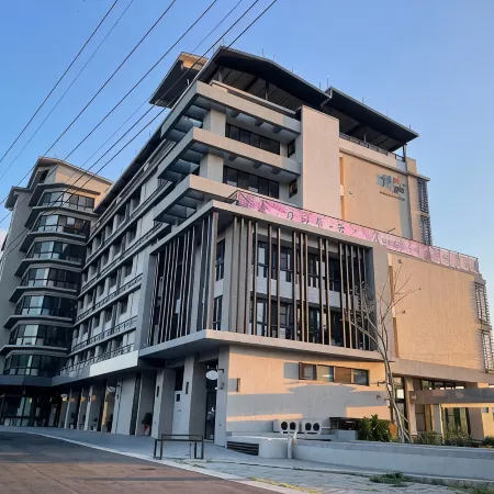 Golden W Hotel Отели рядом с достопримечательностью «Железнодорожная станция Shalu»