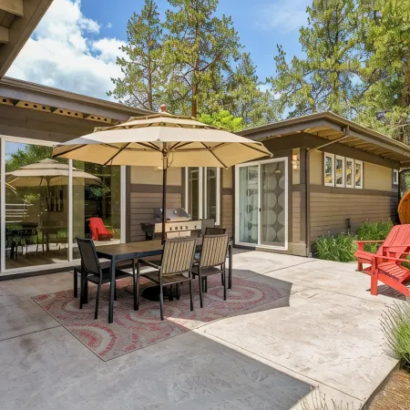 Modern Nordic Nest: Sauna & Stroll to Galveston Ave