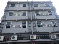 Sukhum勝利紀念碑-阿里 Centre One購物中心附近的飯店