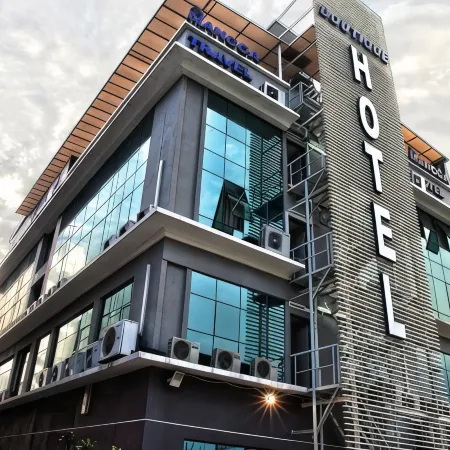 Mangga Boutique Hotel Отели рядом с достопримечательностью «Арена «Аксиата»»