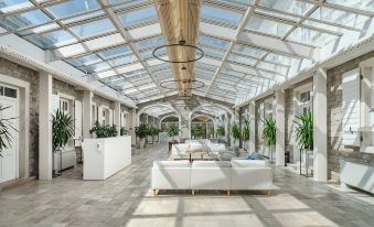 Lazure Hotel & Marina