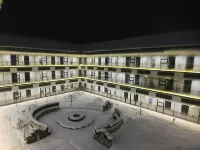 Xiling Snow Mountain Maple Leaf Hotel
