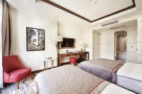 Grand Hotel De Pera - Pools