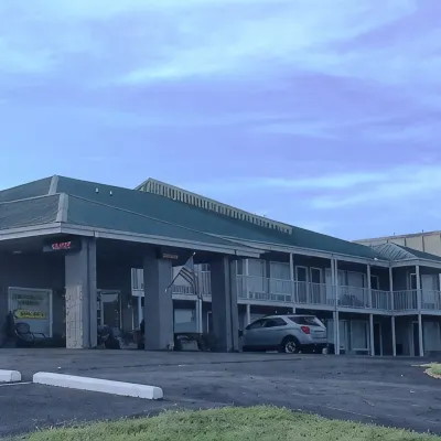 Oak Grove Inn Hotels near Titanic Museum Attraction