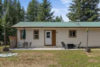 Silverwood Basecamp with Games and Outdoor Bar - Homestays