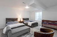Charming 2bed 2 bath  with AC, WiFi in wonderful Aurora - Homestays