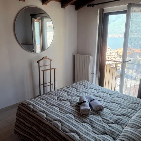 Beautiful apartment on Lake Como with private garden and lake view