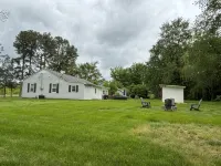 Charming 2-bedroom house on 1+ acres in West Paducah with Patio, Firepit & Wifi - 3つ星