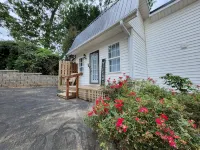 Lake Greenwood Lodge-Main House and Guest House- Boats and Pups Welcome